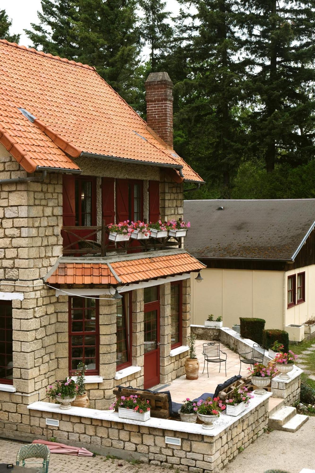 Hostellerie Du Lys Lamorlaye Buitenkant foto