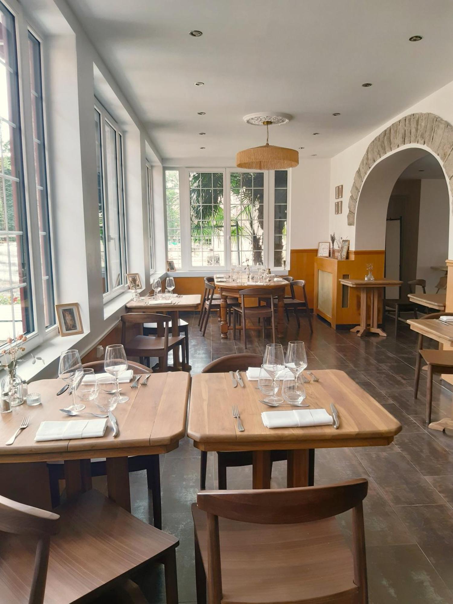 Hostellerie Du Lys Lamorlaye Buitenkant foto