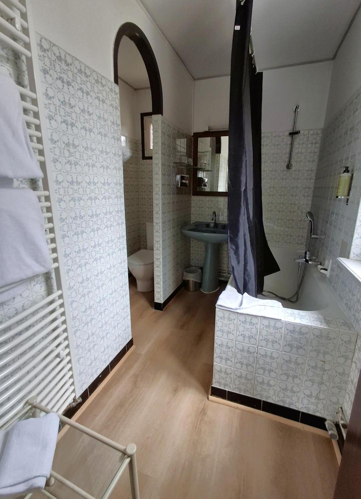 Hostellerie Du Lys Lamorlaye Buitenkant foto