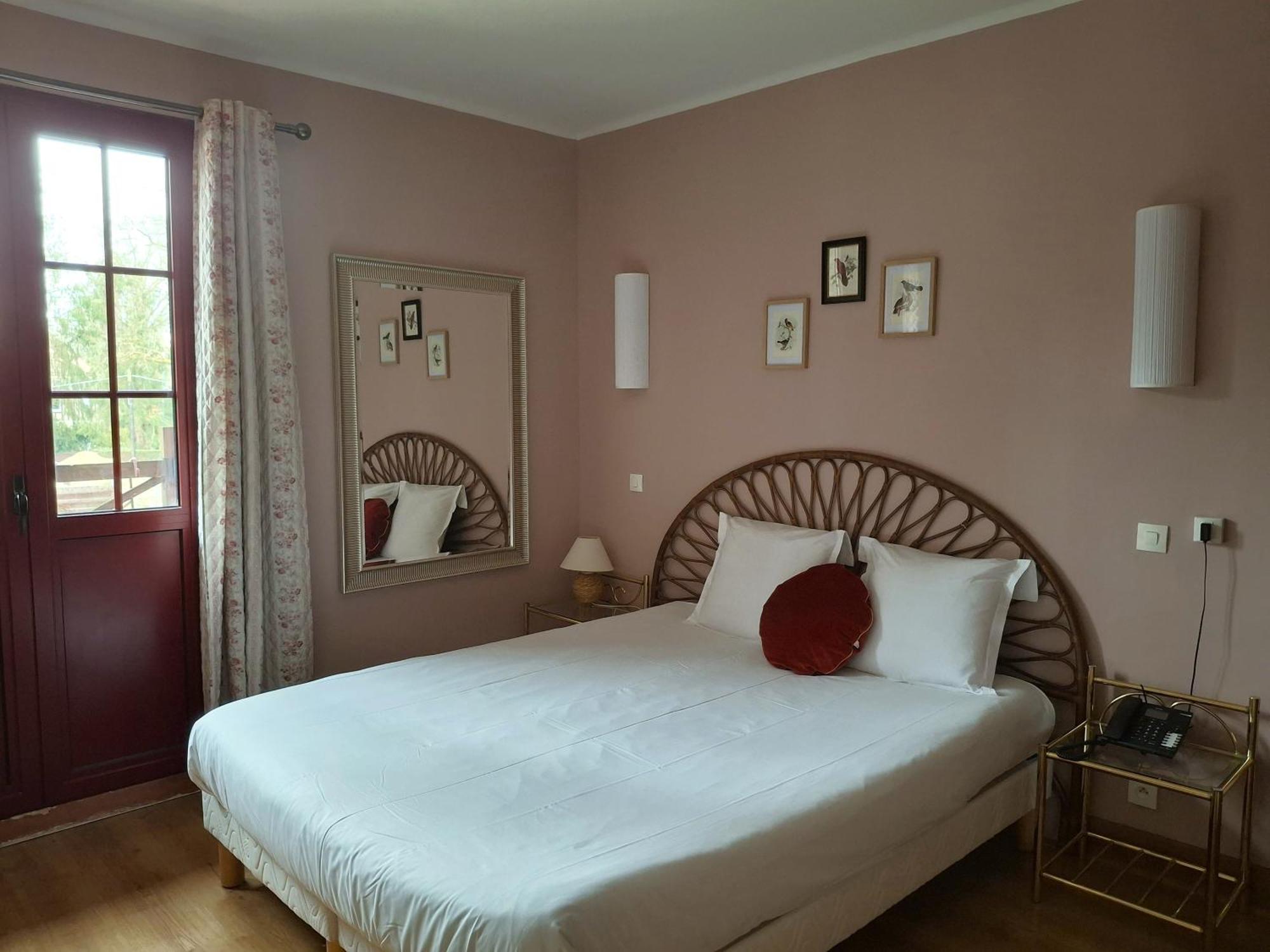 Hostellerie Du Lys Lamorlaye Buitenkant foto