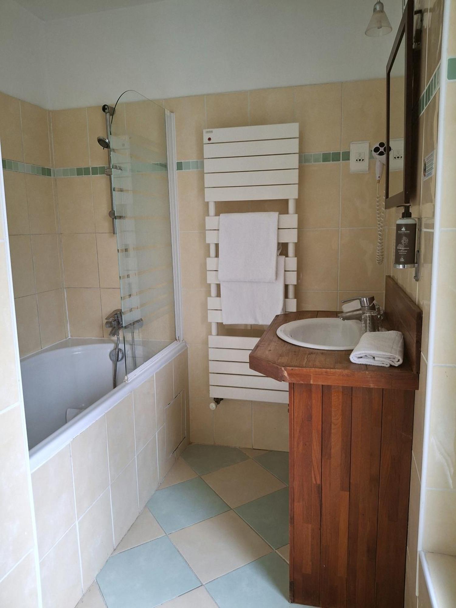 Hostellerie Du Lys Lamorlaye Buitenkant foto