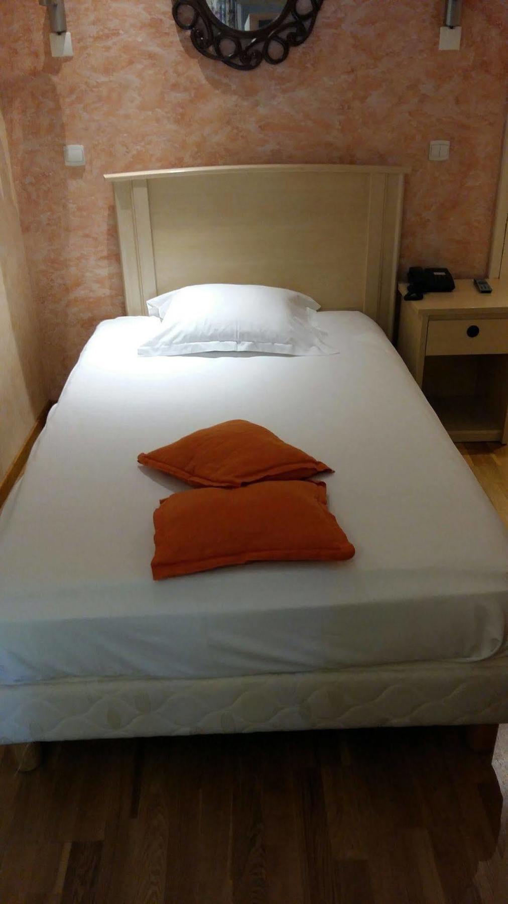 Hostellerie Du Lys Lamorlaye Buitenkant foto