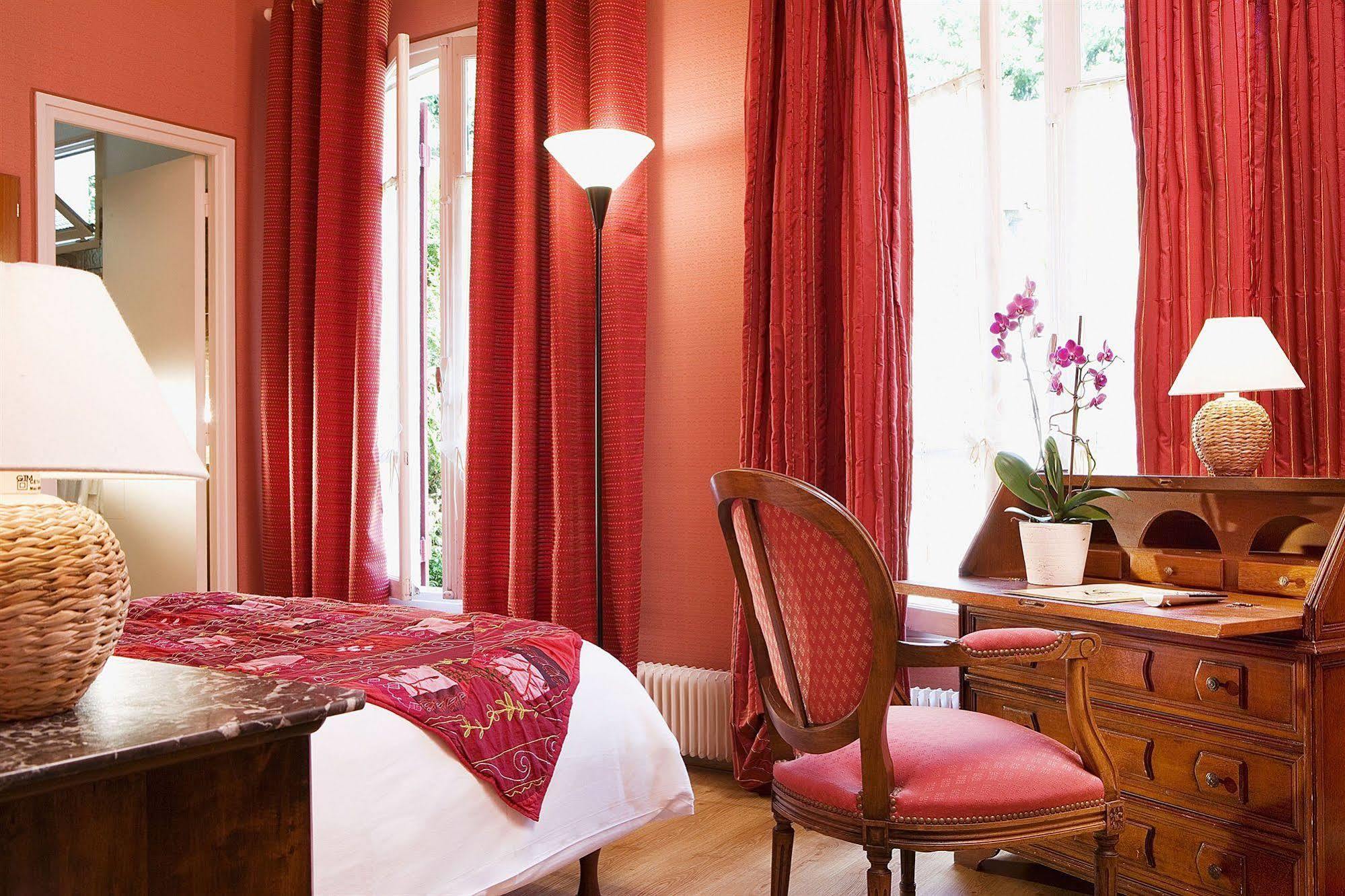 Hostellerie Du Lys Lamorlaye Buitenkant foto