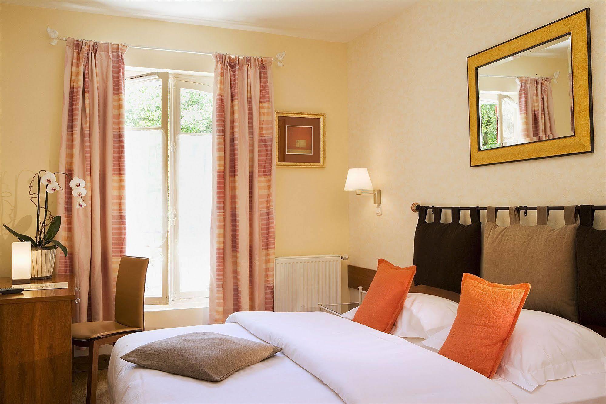 Hostellerie Du Lys Lamorlaye Buitenkant foto