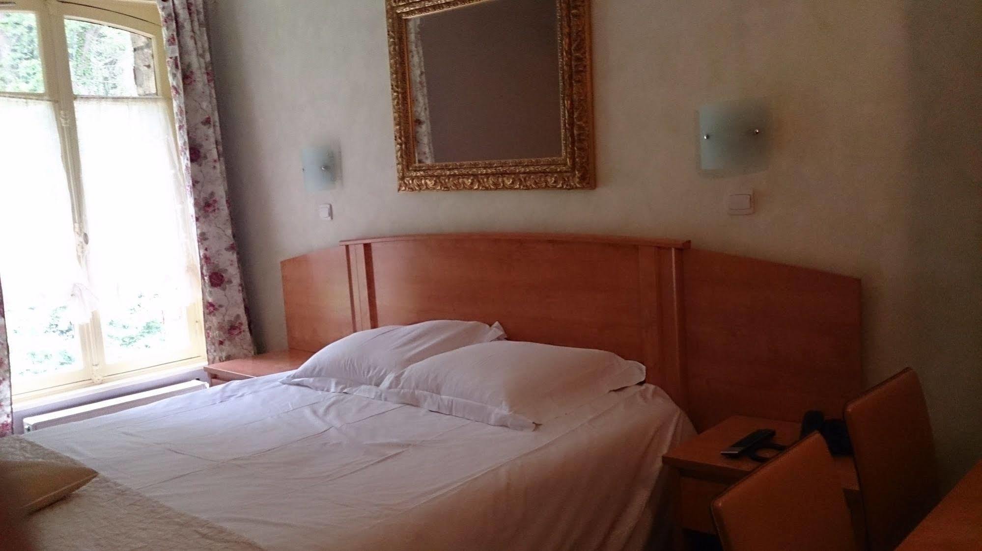 Hostellerie Du Lys Lamorlaye Buitenkant foto