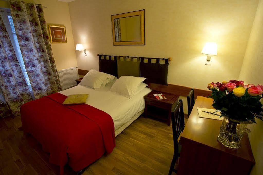 Hostellerie Du Lys Lamorlaye Buitenkant foto